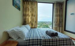 Family Friendly 2 Bed 2 Bath Unit with Parking