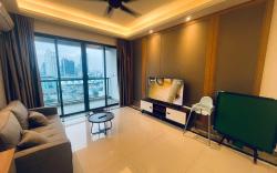 R&F City View @ 3 Bedroom Getaway 6-14pax Smart TV