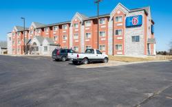 Motel 6 Olathe, KS