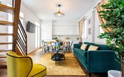 Bright Triplex - 4BR/10P - Moulin Rouge