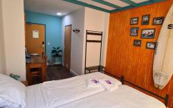 The Flying Pig Beach Hostel