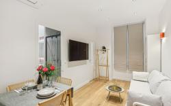 Lavie Maison : AC Hot Tub Close Arc de Tromphe