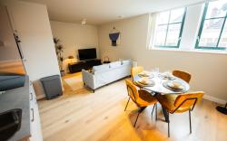 Contemporary Stylish 3BDR Apartment  PKA