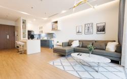 Elegant 2BR Vinhomes Metropolis | High Floor