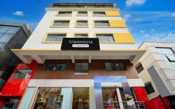 Super Townhouse Jeevan Bima Nagar HAL Road
