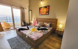 Stylish Studio with Balcony & stunning views