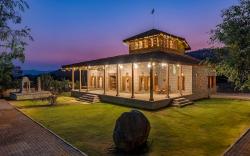 CosmicStays Parambi –Cozy Farmstay & Vintage Charm