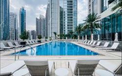 2BR w/Pool & Gym 2min to Burj Khalifa & Dubai Mall