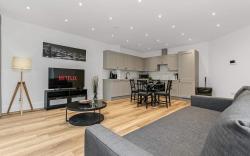 Modern 2 Bedroom Stay, Balcony, East Croydon