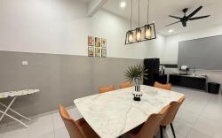 FunkyVila7 4BR 16PAX Near PantaiSepat,PoolTable