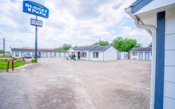 OYO Budget Inn Falfurrias Hwy 281 