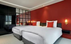 Hotel alice and trunk