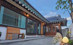 Soo Hanok  (순천 수하녹) – Private Hanok Stay