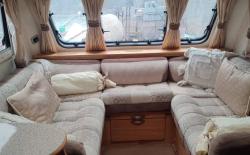 Cosy caravan off the street