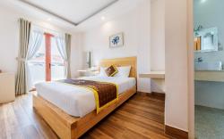 GOLDEN BEE HOTEL