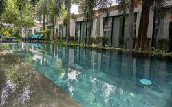 Adjoining 3 Rooms for Group Stay, access to pool