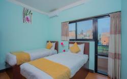 OYO 271 Hotel Golden Three