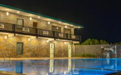 Corbett Elegant Retreat