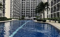 Manila bay Shore near MOA Airport SMX PICC WTC