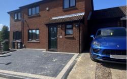Room 3 minute drive from Luton Airport