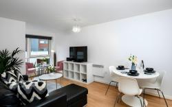 Gunwharf Quays Cozy Central Apartment