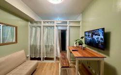 Peaceful Condo w/ balcony, 100mb wifi, Gym &Pool