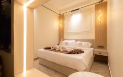 Deep Hotel