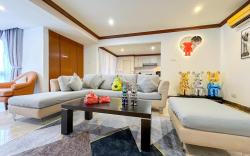 Fahrenheit88 | 3BR KAWS Theme | Newly Renovated