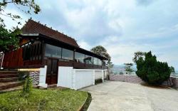 Dapur Caringin Tilu Villa Joglo