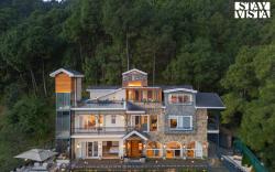 StayVista at Chestnut Manor-Sky Jacuzzi&Steam Room