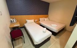 Signature Hotel Puchong 3Pax NearSetiaWalk 36