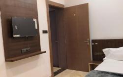 101 ELEGANT BED ROOM SUITE