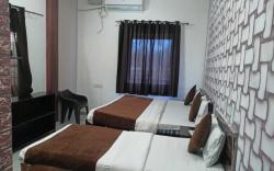 Goroomgo Nand Palace Mathura