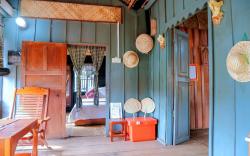 Old Khmer Wooden House + Breakfast