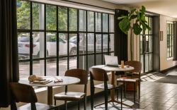 The Industrialist Hotel Gowanus Brooklyn, Sonder