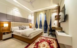 Fully Furnish wd Kitchen Apartment near Lulu Mall