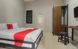 RedDoorz near Puri Indah Mall