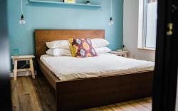 Auberge Saintlo Montreal Hostel