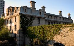 Saintlo Ottawa Jail Hostel