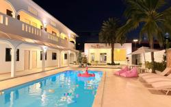 The ​White ​Palm ​Villa​ & Pool​