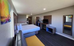 Super 8 by Wyndham Hayward WI