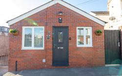 Luxury Detached Bungalow Cardiff Free Parking