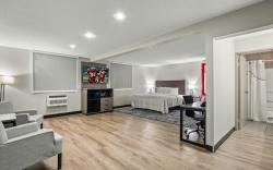 Red Roof PLUS+ Belleville