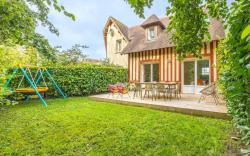 Charming house with garden in residence with pool