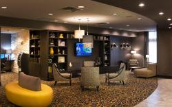 Holiday Inn Express and Suites Madison Central By IHG