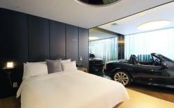 H Drive Hotel