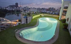 Lakeshore Hotel