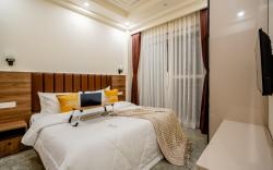 Lime Tree 1BHK Service Apartment Sector 52 Gurgaon