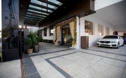 S Hotels