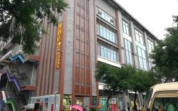 IU Hotel Meishan Sansuci Statue Square Zhuimeng City